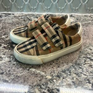Kids Burberry shoes. Size EU 27. Toddler size.
